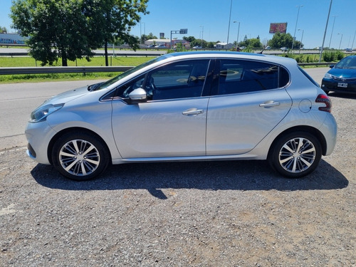 Imagen 2 de 13 de Peugeot 208 2017 1.6 Feline