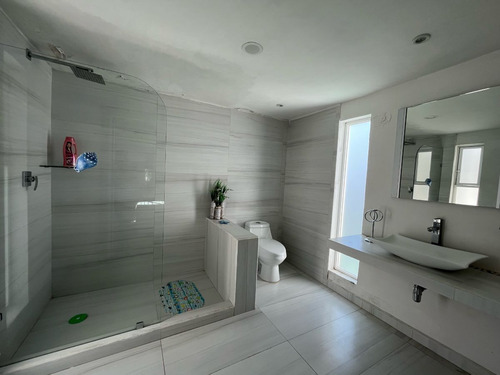 Venta De Casa En Cuernavaca, Col. 3 De Mayo, 2400 Mts