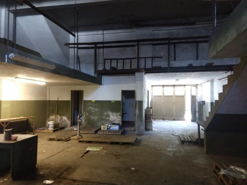 Imagen 2 de 10 de Galpón Ed 200 Metros En Lomas Del Mirador