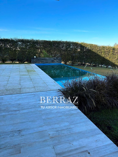 Casa En Venta A La Laguna En Barrio San Matías Area 5 Escobar Lote 936 M2