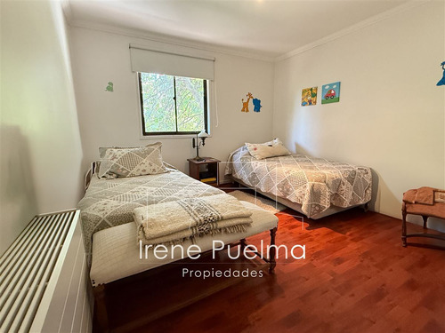 Vende Casa Con Gran Jardin En Huinganal En Lo Barnechea