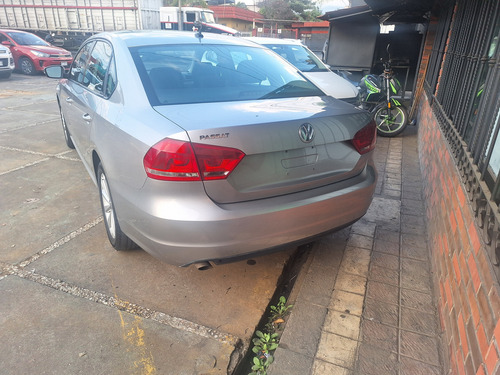Volkswagen Passat 2.5 Confortline R 17 At