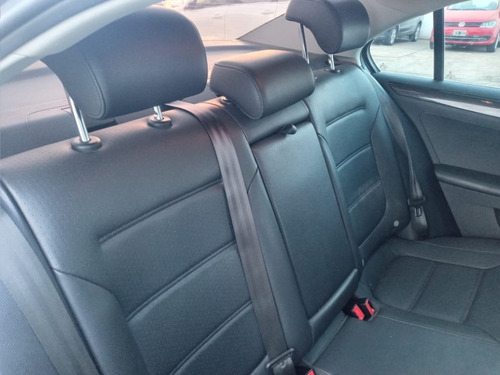 Imagen 14 de 15 de Volkswagen Vento 2.5 Luxury Tiptronic 2.016-