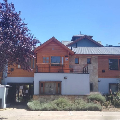 Hermoso Departamento De 3 Ambientes Sobre Calle Ramayón Al 800, En Pleno Centro De La Ciudad De San Martín De Los Andes, Neuquén, Patagonia Argentina / Ideal Para Renta Turística