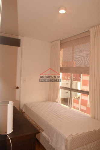 Apartamento En Peninsula, 2 Dormitorios *- Ref: 3013