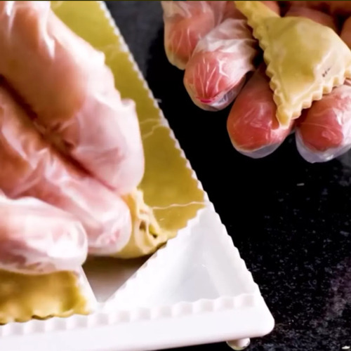 Forma P/ Moldar Macarrão Capelletti Meia Lua Massa Recheada