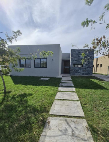 Casa En San Ramon, Pilar Del Este.