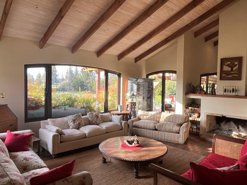 Casa Chilena En Condominio Con Club De Golf En Linderos