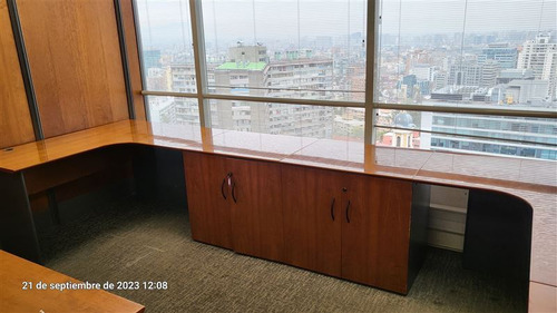 Oficina En Arriendo Cuenta Con Mobiliario