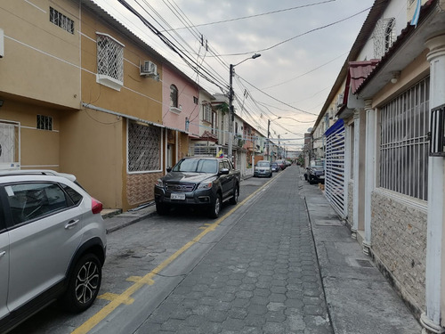En Venta Bonita Casa-2 Pisos! Mucho Lote1, Cerca Al Mall Del Norte!!
