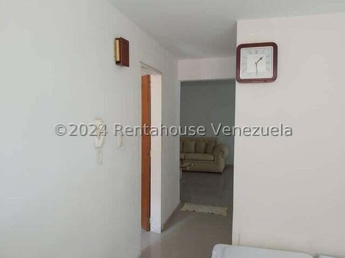 Apartamento En Alquiler, Colinas De La Tahona #24-26858