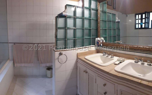 Town House En Venta 23-23344 En Oripoto