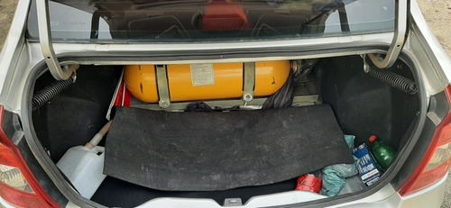 Imagem 9 de 11 de Renault Logan 2012 1.0 16v Expression Hi-flex 4p
