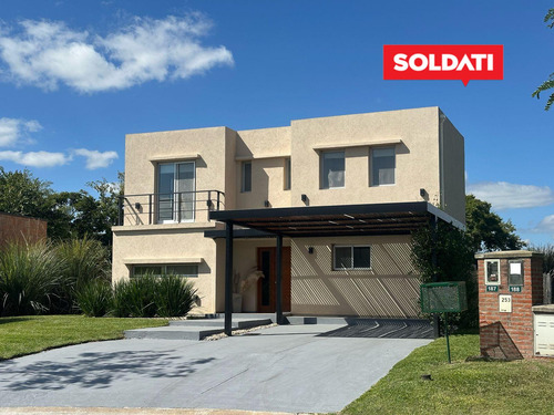 Venta 3 Cuartos Y Escritorio. Pileta, Parrilla, Piscina.