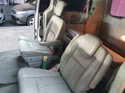Imagem 7 de 10 de Chrysler Town Country Limited 2009 Prata