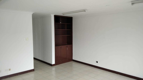 Imagen 5 de 20 de Oficina En Venta/arriendo En El Sector Plaza De Bolívar / Cod.4970402