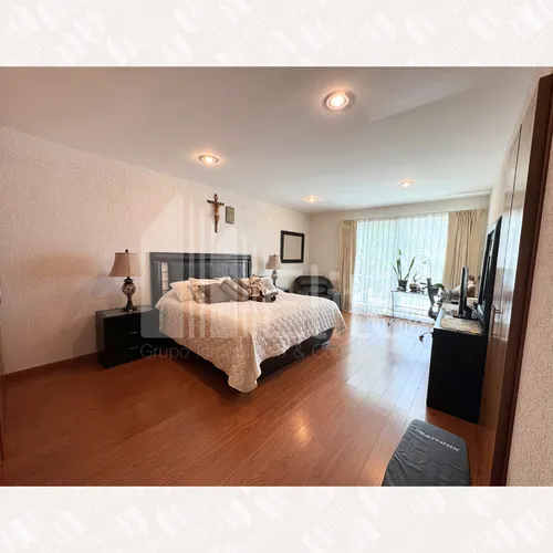 Casa En Venta Con Amplio Jardin En Cumbres Del Lago