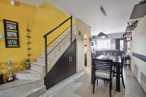 Duplex En Venta Cochera Y Jardín En Ituzaingó