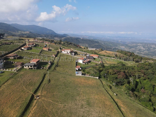 Carlos Colmenarez Vende Terreno En Cubiro, Perfecto Para Ecoturismo, Agricultura O Residencial. El Terreno Cuenta Con Una Extensión De 210.000 M2, Una Fuente De Agua De Pozo Profundo, 2 Tanques De Ag