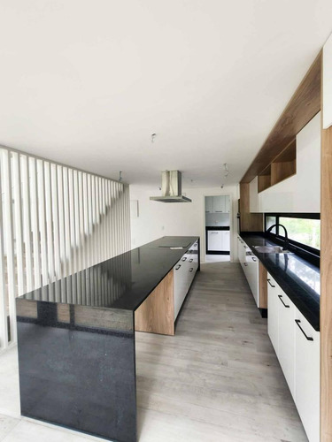 Casa En Punta Del Este. Venta Y/o Alquiler