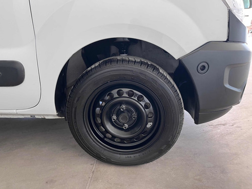 Imagen 6 de 25 de Renault Kangoo 2014 1.6 Furgon Ph3 Confort 1plc