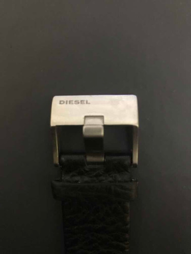 Pulseira Relógio Diesel Couro Com Fecho Parte Esquerda