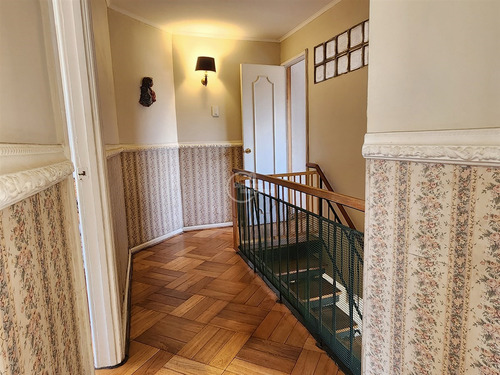 Casa En Venta De 5 Dorm. En Las Condes