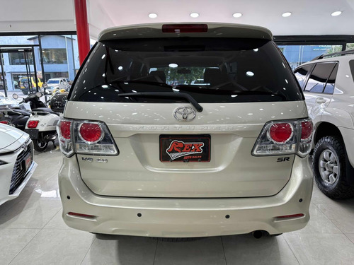 Imagen 8 de 13 de Toyota Fortuner Sr