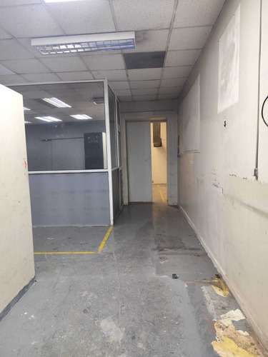 Local Comercial Amplio, 2 Entradas Disponible (108098)