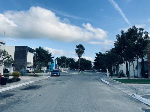 Imagen 10 de 10 de Amplio Terreno En Privada Residencial Al Norte De Mérida. Construye Ahora.