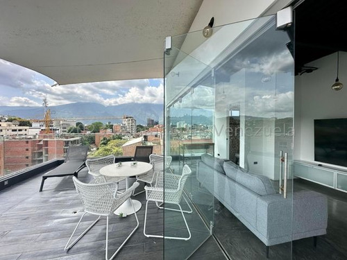 Lujoso Penthouse Ubicado En Los Naranjos De Las Mercedes. #24-15045