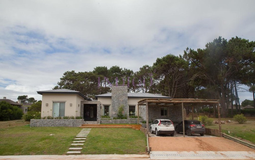 Casa En José Ignacio, 3 Dormitorio Mas Playroom Y Dependencia