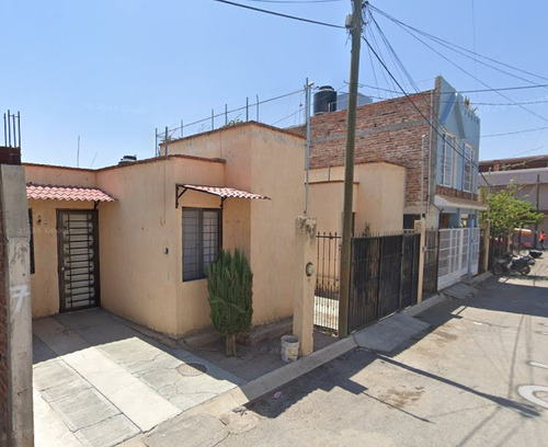 Sk01- Casa En Remate Bancario En C. Calandrias, Loma Bonita, La Barca, Jal. (65% Debajo De Su Valor Comercial, Solo Recursos Propios)