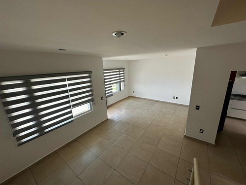 Venta Céntrica Con 5 R Y 4 B Roof Garden Y Alberca