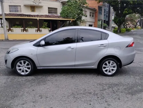 Mazda 2 Sedan Automatico