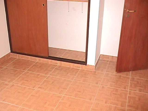 Alquilo Excelente Piso En Caseros De 3 Ambientes Grandes Con Terraza Y Patio Propio!! F: 4571