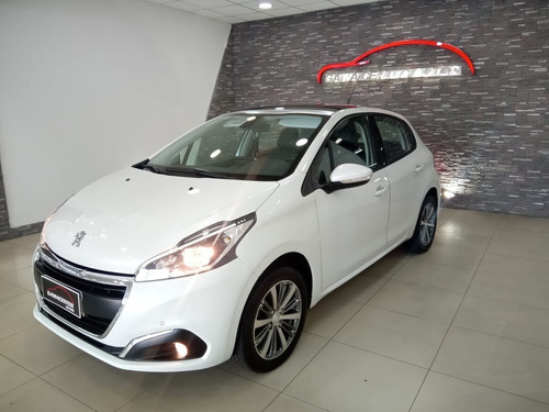 Imagen 2 de 25 de Peugeot 208 Feline Blanco