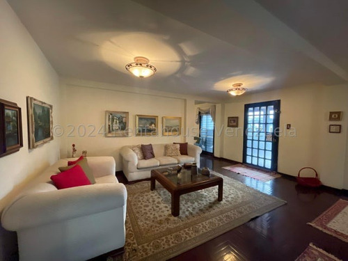 Casa En Venta Maracay Urb Andres Bello Con Piscina Y Parrillera En Buenas Condiciones Zona Norte Kg:24-24527