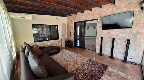 Annic Coronado Vende Casa En Las Morochas, San Diego. Excelentes Acabados. Ref. 225571