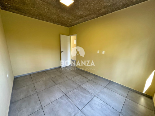 Casa En Venta A Estrenar. Piriápolis. 2 Dormitorios, 2 Baños, Parrillero. Construcción Tradicional.