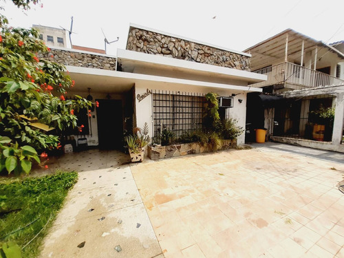 Tibisay Rojas Vende Casa Para Uso Comercial En La Urbanizaciòn El Viñedo    Cod. 235463