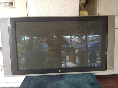 Imagen 1 de 6 de Tv LG Plasma 42pulgadas Pantalla Rota Todo Lo Demás Funciona
