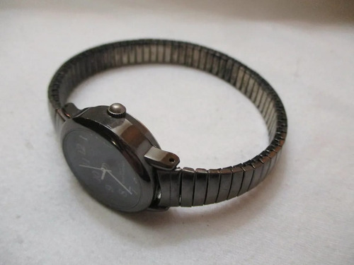 Reloj Para Dama Negro Con Correa Elástica (Usado)