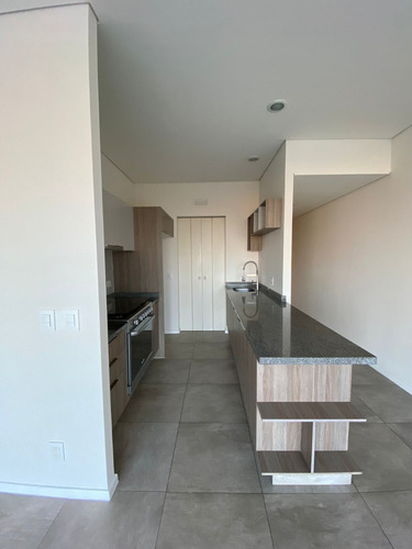 Excelente Departamento En Renta De 2 Recámaras En Classiqa Chapalita Con Aire Acondicionado, Amenidades, Alberca Climatizada, Gimnacio, Area De Juegos Infantiles, Vigilancia Las 24 Horas