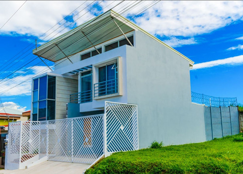 Casa Estilo Contemporáneo Grecia Centro