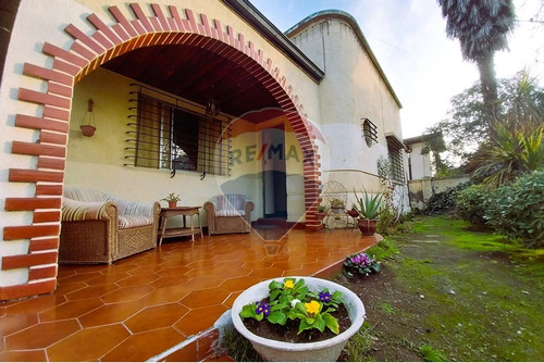 Casa En Venta Ñuñoa, 5d + 4b + 3est, Suarez Mujica