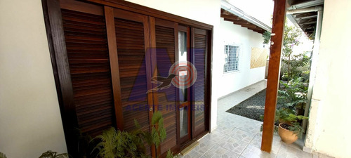 Imagem 9 de 11 de Duas Casas À Venda No Bairro Aventureiro - Joinville/sc - 143