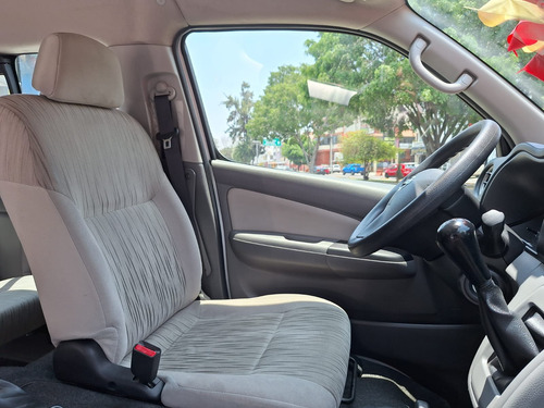 Nissan Urvan 2.5 15 Pas Amplia Aa Mt