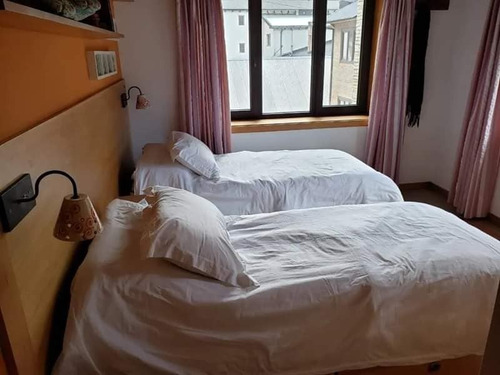 Imagen 11 de 17 de Departamento Alquiler Temporario De Categoria En San Martin De Los Andes. Cochera Cubierta Y Ascensor, Ubicado A 1 Cuadra De Plaza Sarmiento Y 4 De Plaza San Martin. Ropa Blanca. Totalmente Equipado