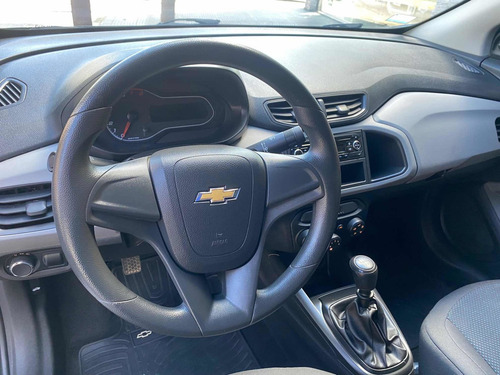 Imagen 9 de 12 de Chevrolet Onix 2017 1.4 Joy Ls + 98cv